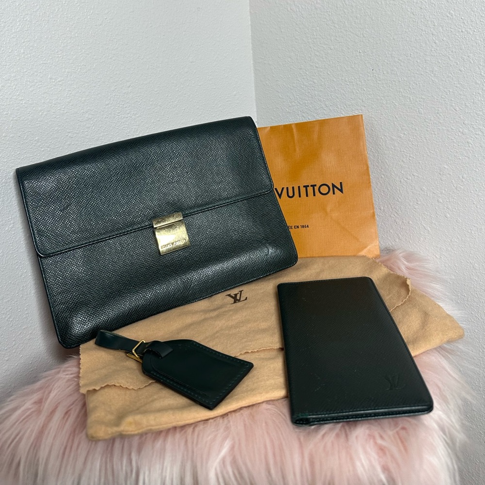 Louis Vuitton 💯% authentic.long wallet taiga leather and Clutch w/ luggage tag